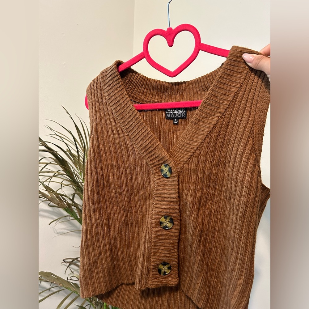 Sweater vest